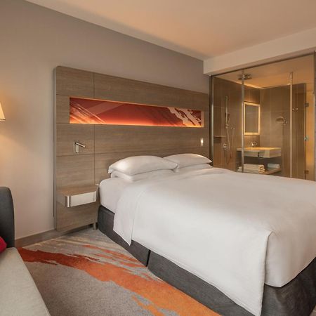 Hyatt Regency Taoyuan International Airport Exterior foto A room at the hotel