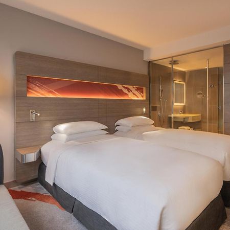 Hyatt Regency Taoyuan International Airport Exterior foto A room at the hotel