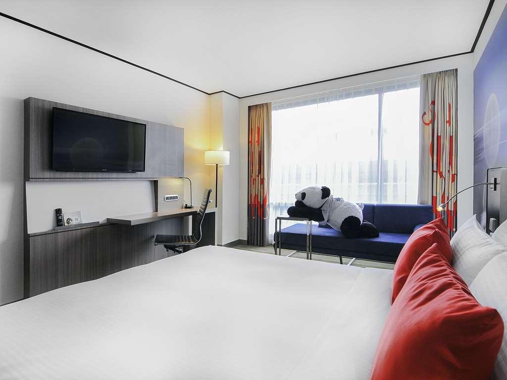 Hyatt Regency Taoyuan International Airport Quarto foto A room at the hotel