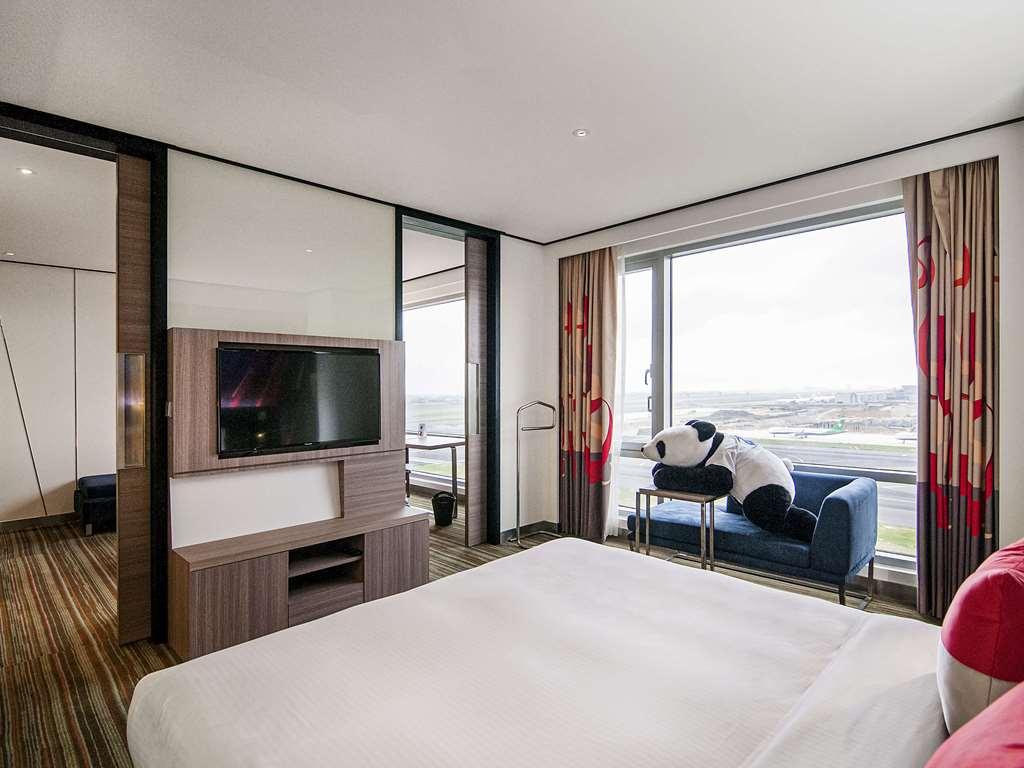 Hyatt Regency Taoyuan International Airport Quarto foto A room at the hotel