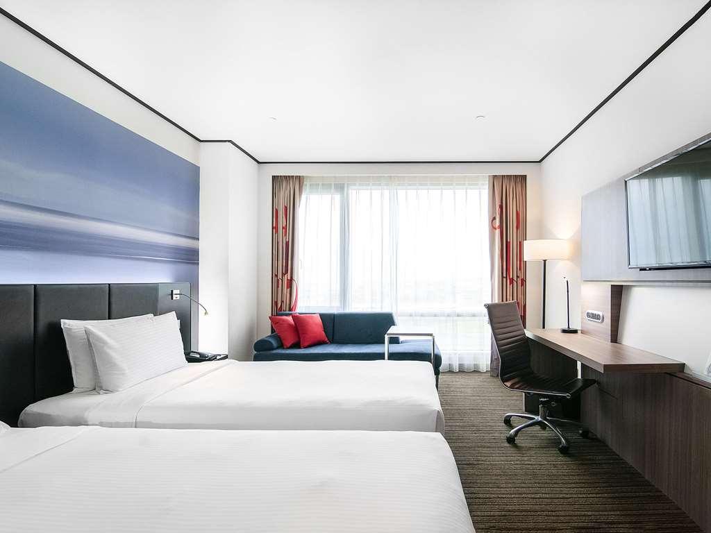 Hyatt Regency Taoyuan International Airport Quarto foto A room at the hotel