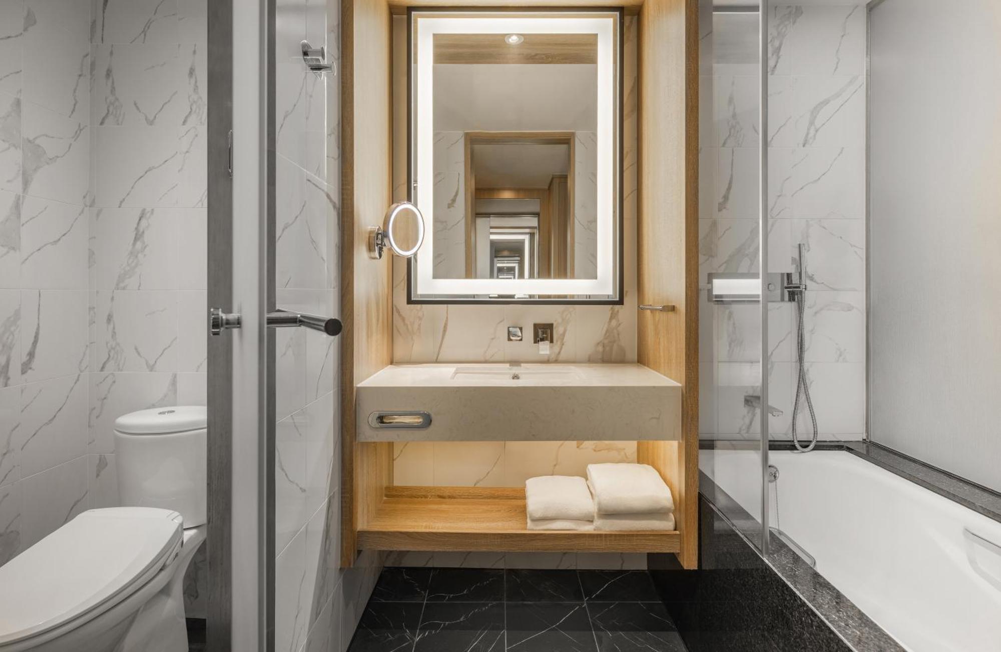 Hyatt Regency Taoyuan International Airport Exterior foto Bathroom