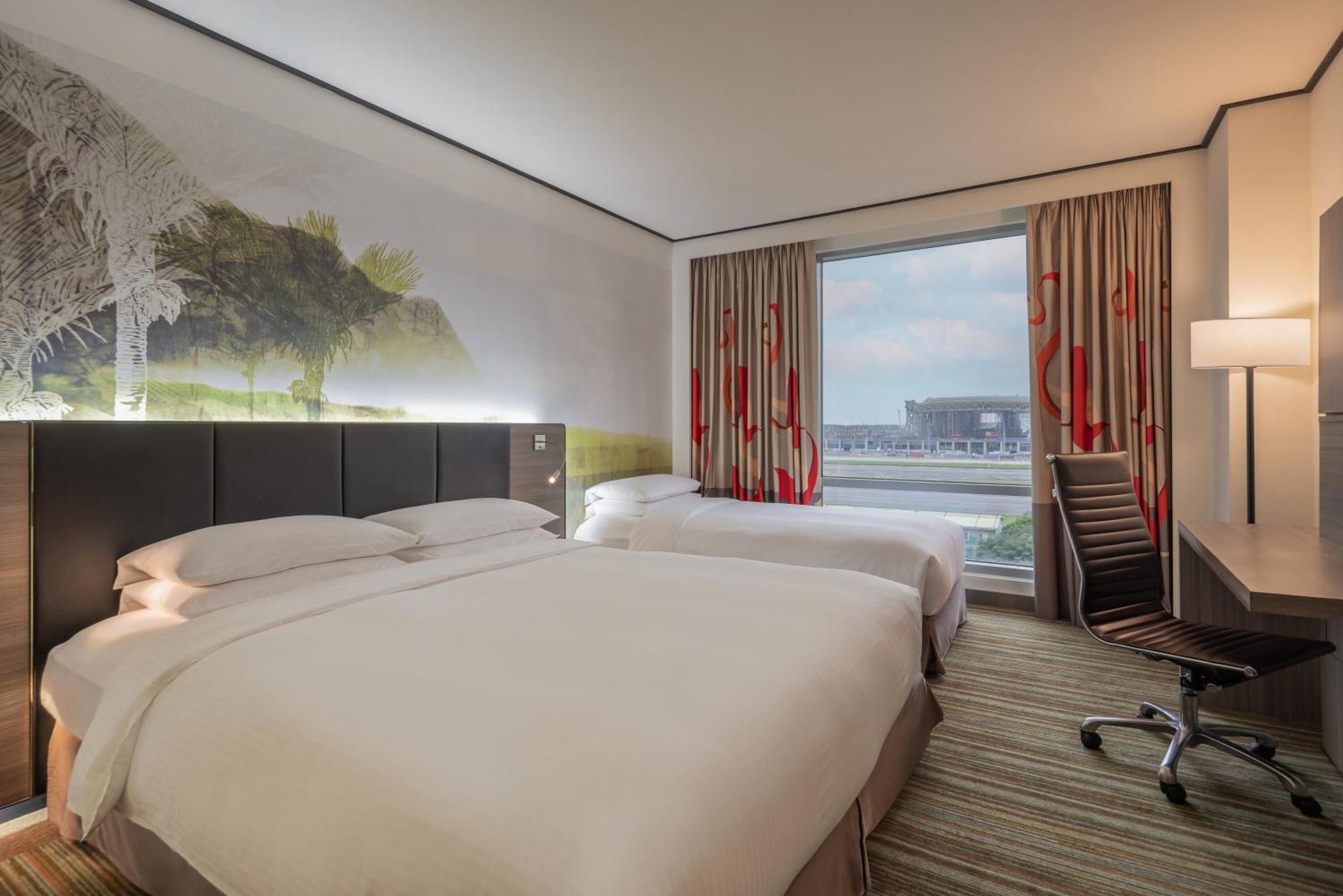 Hyatt Regency Taoyuan International Airport Exterior foto A guest room at the hotel
