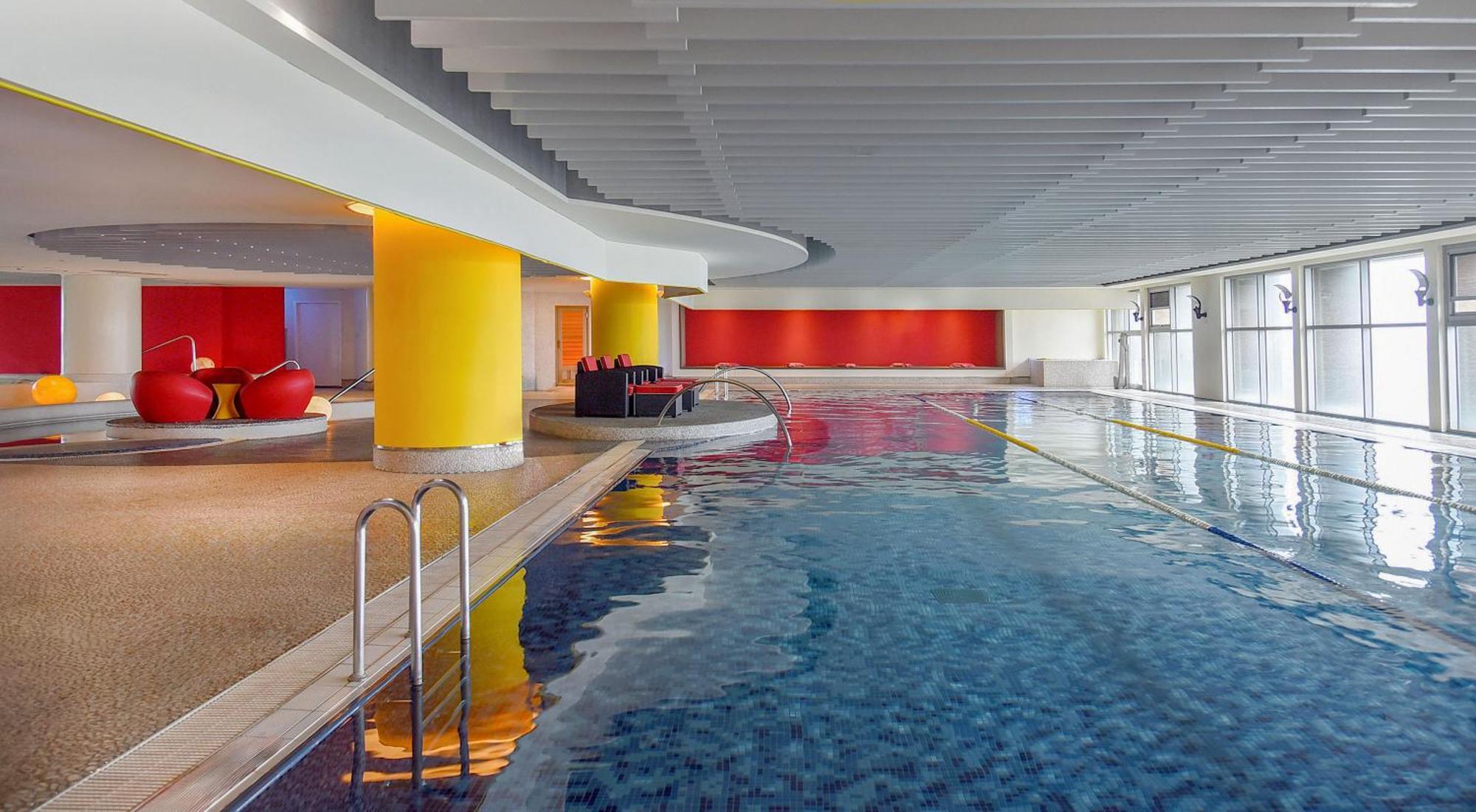 Hyatt Regency Taoyuan International Airport Exterior foto The swimming pool at the hotel