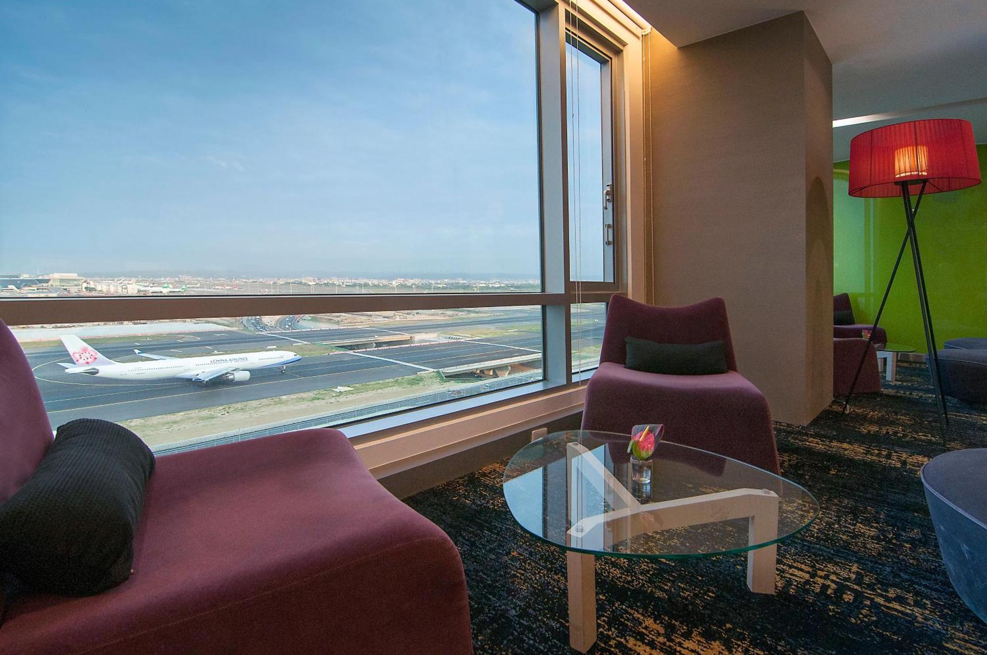 Hyatt Regency Taoyuan International Airport Exterior foto The lounge at the airport