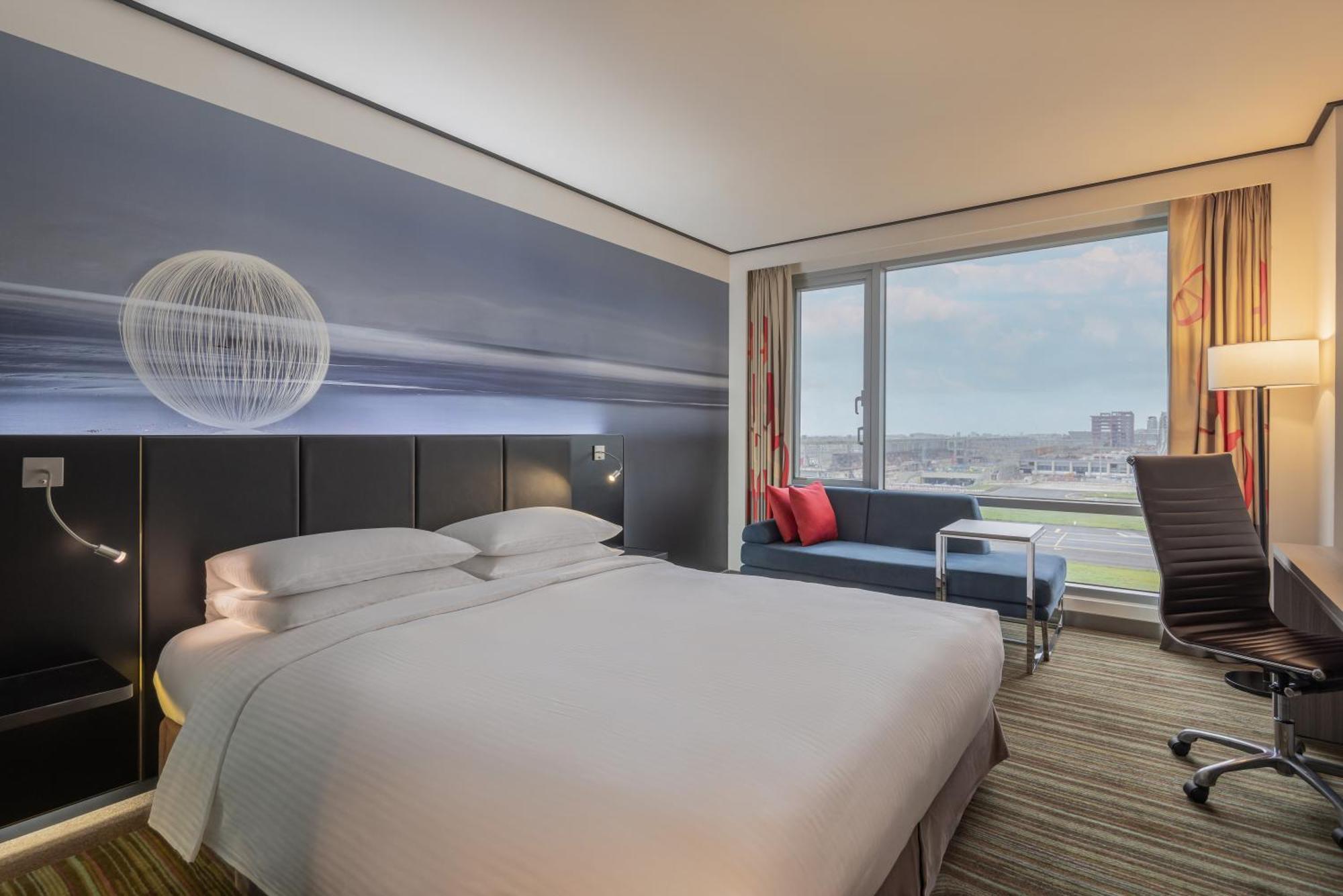 Hyatt Regency Taoyuan International Airport Exterior foto A room at the hotel