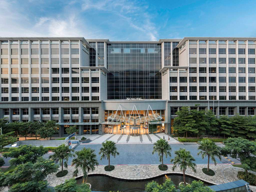 Hyatt Regency Taoyuan International Airport Exterior foto The University of Hong Kong Medical Centre