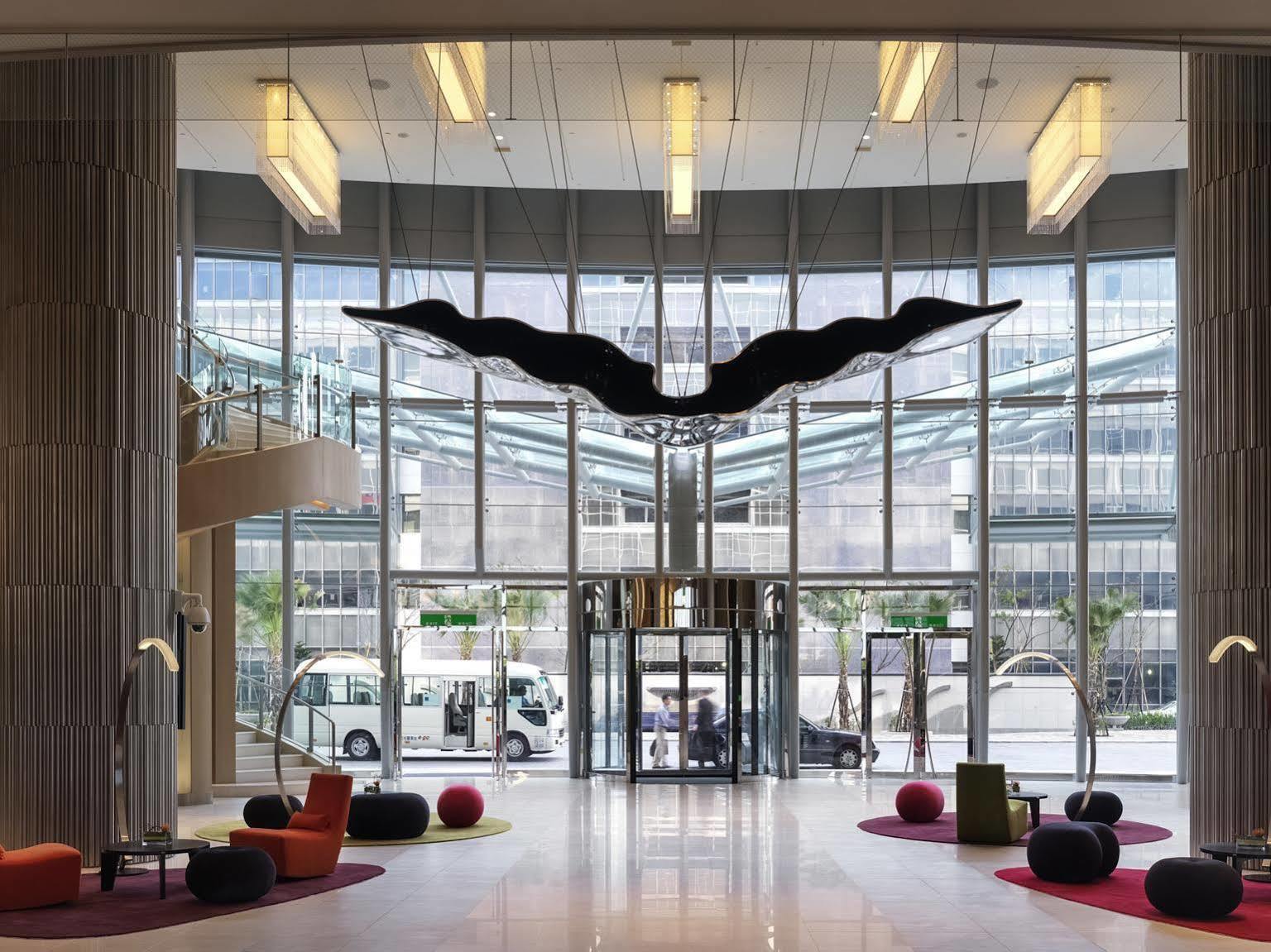 Hyatt Regency Taoyuan International Airport Exterior foto The lobby of the hotel