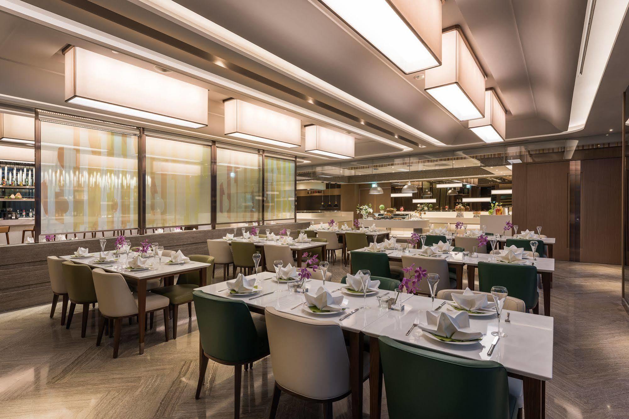 Hyatt Regency Taoyuan International Airport Exterior foto The interior of the restaurant